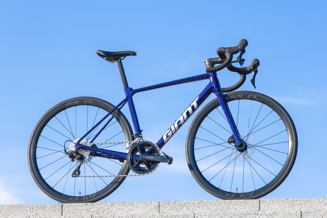 ジャイアントのTCR SLR フレーム単体1010g、カーボンに迫る剛性重量比