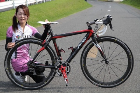 エンデューロを走る女性のロードバイク つくば10時間耐久編 あなたの自転車見せてください Cyclowired