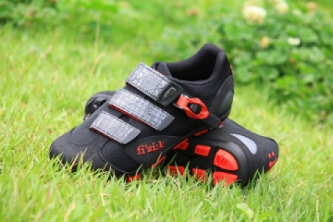 Fizik フィジーク R5B UOMO ビンディングシューズ（高機能で