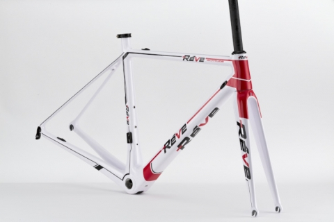 TEAM UKYO監修のロードバイクにカーボンモデル登場 Reve Altitude - 新