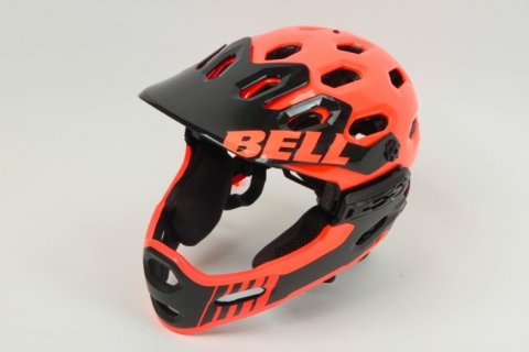 欧米でトレンドのエンデューロに最適なチンガート着脱可能ヘルメット ベル Super 2r 新製品情報15 Cyclowired