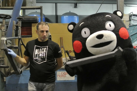 くまモン デローザ工房へ行く 世にも痛快なイタリア探訪記 熊本県とデローザのコラボ企画が実現 Cyclowired くまモン デローザ工房へ行く 世にも痛快なイタリア探訪記 熊本県とデローザのコラボ企画が実現 Cyclowired