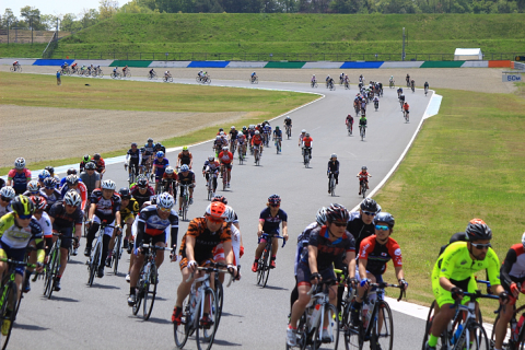 初夏の陽気に包まれたサーキットを疾走 もてぎ7時間エンデューロgw イベントレポート Cyclowired