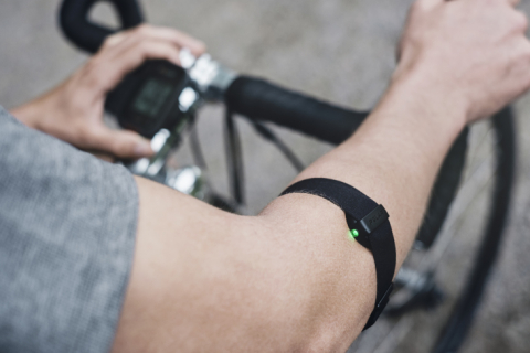 腕で心拍数を計測するバンド型センサー ポラール OH1 - 新製品情報2017 | cyclowired
