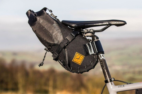 リストラップ 高耐久コーデュラ製のバッグやバイクパッキング装備 