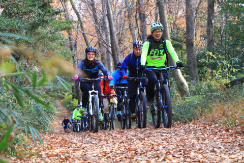東京近郊の野山を巡った1日 オトナもコドモも一緒にmtbを楽しんだサヤマヒルズライド サヤマヒルズライド19 Cyclowired 東京近郊の野山を巡った1日 オトナもコドモも一緒にmtbを楽しんだサヤマヒルズライド サヤマヒルズライド19 Cyclowired