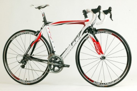 ピナレロfp7 プリンスの血を引く正統派ロードバイク 09年モデルインプレッション Cyclowired