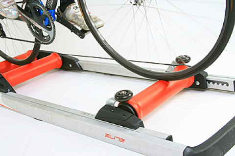 エリート E Motion 革命を起こす3本ローラー台 新製品インプレッション 乗車シーンムービーでチェック Cyclowired