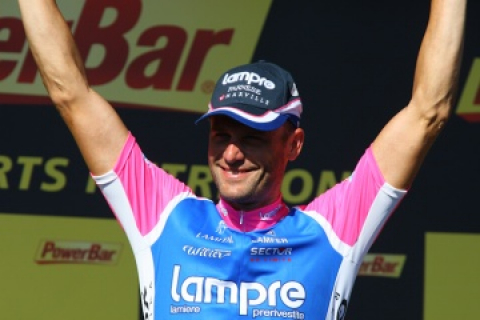 落車多発 ロングスプリントを決めたペタッキが7年ぶりのツール区間優勝 ツール ド フランス10第1ステージ Cyclowired