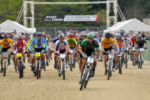 Jシリーズが八幡浜で開幕 海外遠征から帰国の山本和弘が2連覇 Jシリーズ11 Xco 1八幡浜 Cyclowired Jシリーズが八幡浜で開幕 海外遠征から帰国の山本和弘が2連覇 Jシリーズ11 Xco 1八幡浜 Cyclowired