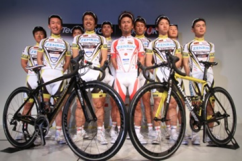 Team Ukyo 13チームプレゼンテーション 土井雪広が新ナショナルチャンプジャージを披露 Team Ukyo13年体制発表 Cyclowired