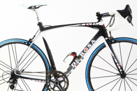 デローザ Idol レーシング性能も満たす美しさが身上の3代目アイドル 14モデルインプレッション Cyclowired デローザ Idol レーシング性能も満たす美しさが身上の3代目アイドル 14モデルインプレッション Cyclowired
