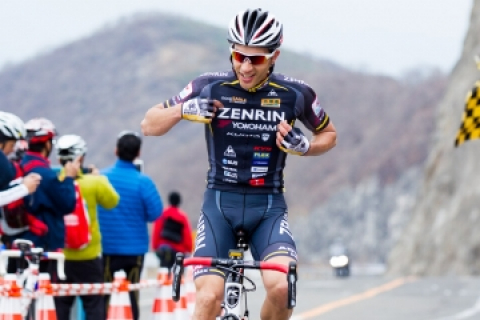 序盤でアタック開始のホセ ビセンテが伊吹山連覇 Jプロツアー第2戦 伊吹山ドライブウェイヒルクライム14 Cyclowired