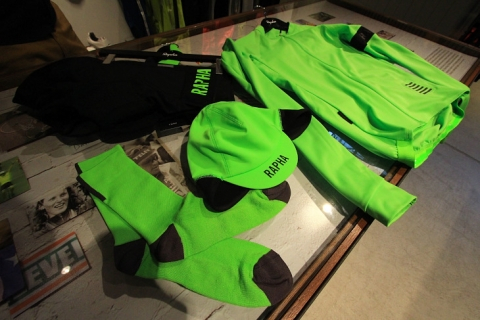 Rapha ProTeamコレクション プロも信頼する高機能にビビットな色