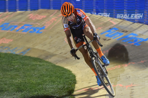 ラスベガスのcxシーズン開幕戦で21歳ファンアールトが勝利 濱由嵩が62位 Uciシクロクロスワールドカップ15 16第1戦 Cyclowired ラスベガスのcxシーズン開幕戦で21歳ファンアールトが勝利 濱由嵩が62位 Uciシクロクロスワールドカップ15 16第1戦 Cyclowired