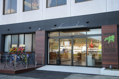 小豆島の玄関口 土庄港にサイクルステーションがオープン -  cyclowired
