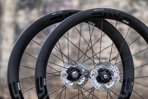 エンヴィ SES4.5AR DISC ワイドタイヤを想定したリム幅30mmのエアロホイール - 新製品情報2017 | cyclowired
