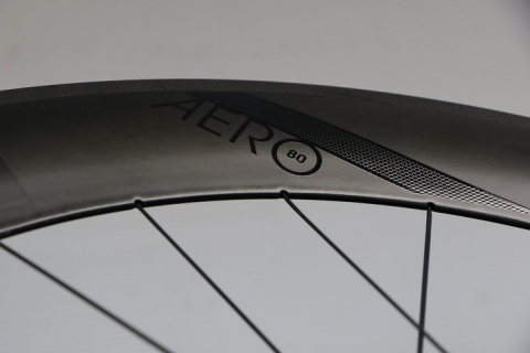 レイノルズ AERO TL Ready ワイドリム化と新ハブ採用のディープ