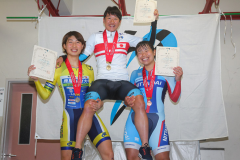 ケイリン全日本チャンピオンは深谷知広と小林優香 チームスプリントは明治大学が頂点に 全日本選手権大会トラックレース17 Cyclowired