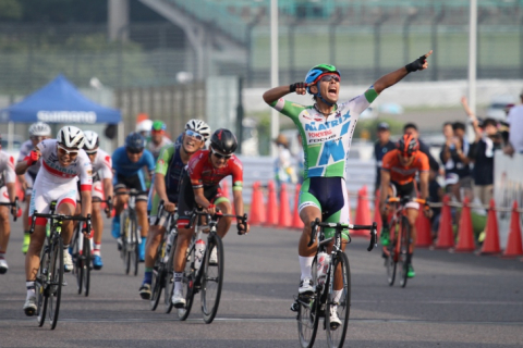 国内有力チームが競ったシマノ鈴鹿ロードレースクラシック 吉田隼人が名のスプリントを制する シマノ鈴鹿ロードレースクラシック17 Cyclowired