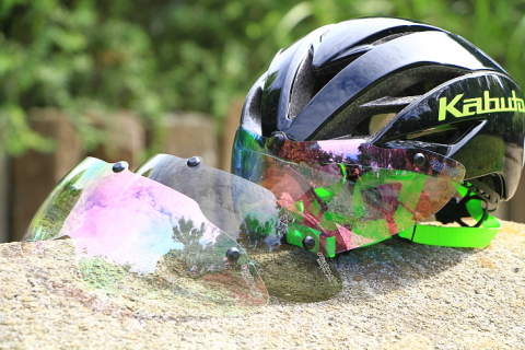 カブト Aero R1用のレーススペックオプションシールド Ars 3 Shield をテスト 製品インプレッション Cyclowired