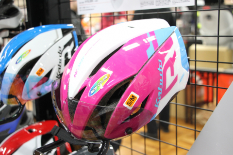 カブト エアロヘルメットのAERO-R1にニューグラフィックと新サイズ追加 