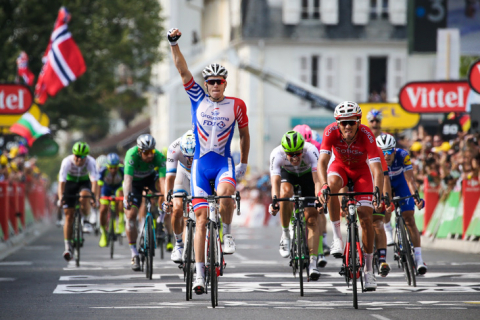 ピレネー最終決戦を翌日に控えた平坦ステージでデマールが今大会初勝利 ツール ド フランス18第18ステージ Cyclowired