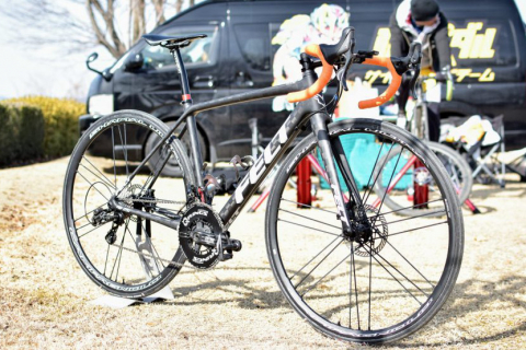 フェルトが弱虫ペダルサイクリングチームへのサポートを継続 メインバイクはfr Discに Cyclowired