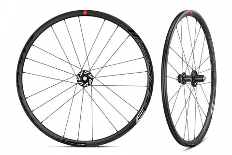 フルクラム Racing 3 Db アンダー10万円のベストセラーホイールがディスクブレーキへ対応 新製品情報2019 Cyclowired