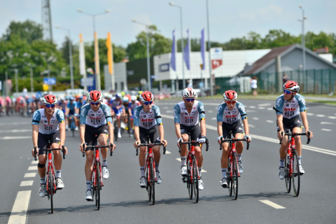 ランブレヒトへ捧げる追悼パレードラン ロット スーダルは第5ステージ出走の見込み ツール ド ポローニュ19第4ステージ Cyclowired