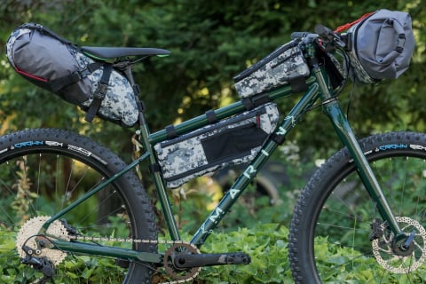 ブラックバーン 定番バイクパッキング装備のOutpostシリーズに