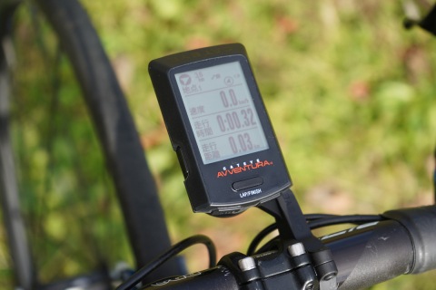 最長80時間もの駆動時間を備えるgpsサイクルコンピューター キャット