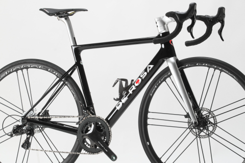 デローザ Merak 軽量エアロレーシングに生まれ変わった四代目の名車 モデルインプレッション Cyclowired