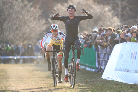 弱虫ペダルの前田 織田と争ったヘケレが2日連続勝利 女子エリートもケセグステブコアが勝利して男女w連覇 宇都宮シクロクロス19day2 Cyclowired 弱虫ペダルの前田 織田と争ったヘケレが2日連続勝利 女子エリートもケセグステブコアが勝利して男女w連覇 宇都宮シクロクロス19day2 Cyclowired