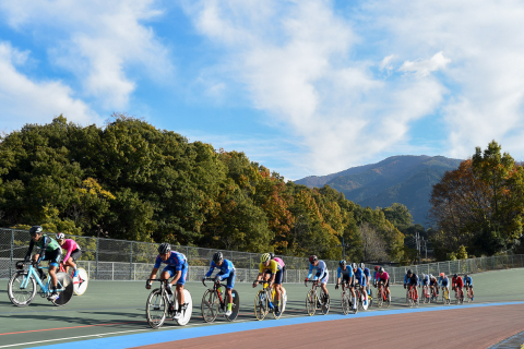 レース Cyclowired