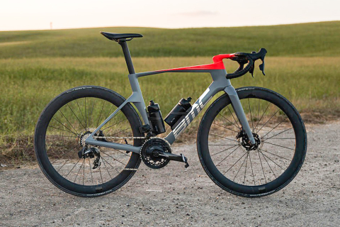 BMC Teammachine R レッドブルF1とのタッグが生んだ新世代エアロ BMC Teammachine R レッドブルF1とのタッグが生んだ新世代エアロ