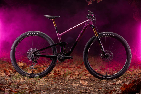 NRC LUXE.65.AMETISTA ランニング、ロードバイク 用 Liv PIQUE ADVANCED テクニカルなコースに対応する女性向けMTB XC