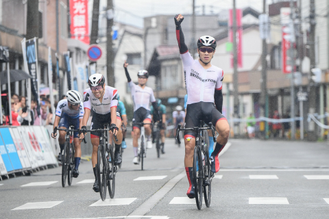 非売品★ブリヂストンサイクル株式会社 自転車 ロードレース 銀賞 表彰記念盾 松田祥位と山本哲央でチームブリヂストンサイクリングが1-2