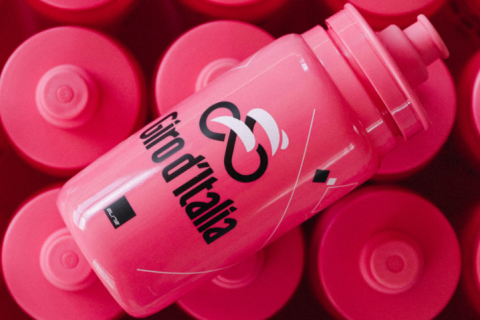 憧れの エリート FLY Giro2025 開幕迫るジロ・デ・イタリア公式のボトル ゴーグル