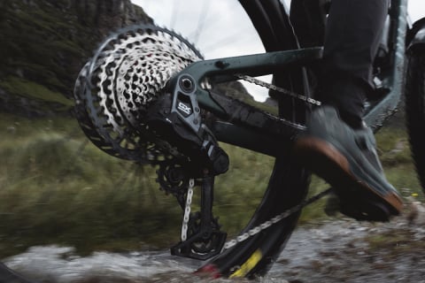 カンパニョーロ 自転車競技の歴史を“変速”した革新のパーツたち
