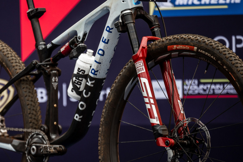 サイクルベースあさひ70周年記念モデル「GIANT TCR ADVANCED