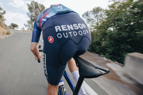 Rapha エクスプロアシリーズ 太腿と背中部分にポケットを設けた
