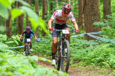 ミズタニ自転車がディフィートのソックスをAstemo宇都宮ブリッツェンに