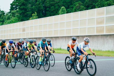 片山右京や土井雪広らTEAM UKYOが監修する入門用ロードバイク Reve