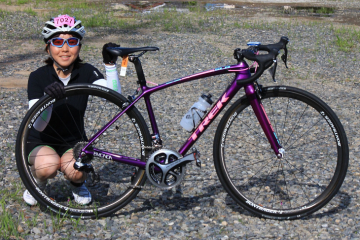 三沢自転車商会の店員さんが、眠っていた在庫からデローザデザインの 