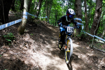 広島の星 田丸裕選手とちゅう吉福山dh部のメンバー Downhill Seriesスタート以降 広島のライダーは年々増え続けている Cyclowired 広島の星 田丸裕選手とちゅう吉福山dh部のメンバー Downhill Seriesスタート以降 広島のライダーは年々増え続けている Cyclowired