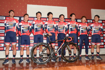 壇上のブリッツェンメンバーをカメラにおさめる Cyclowired