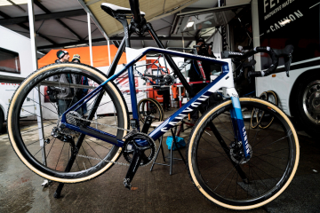 ハンドルはキャニオンのステム一体型モデルH31 ERGOCOCKPIT | cyclowired